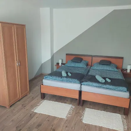 Jani Vendeghaz Ground Floor & Apartman Holiday home *